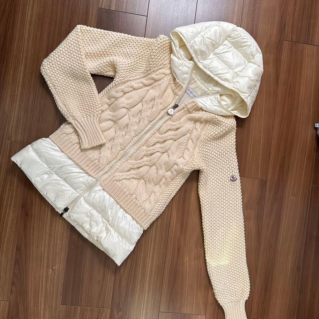えむ　MONCLER フード付きダウンジャケット アイボリー