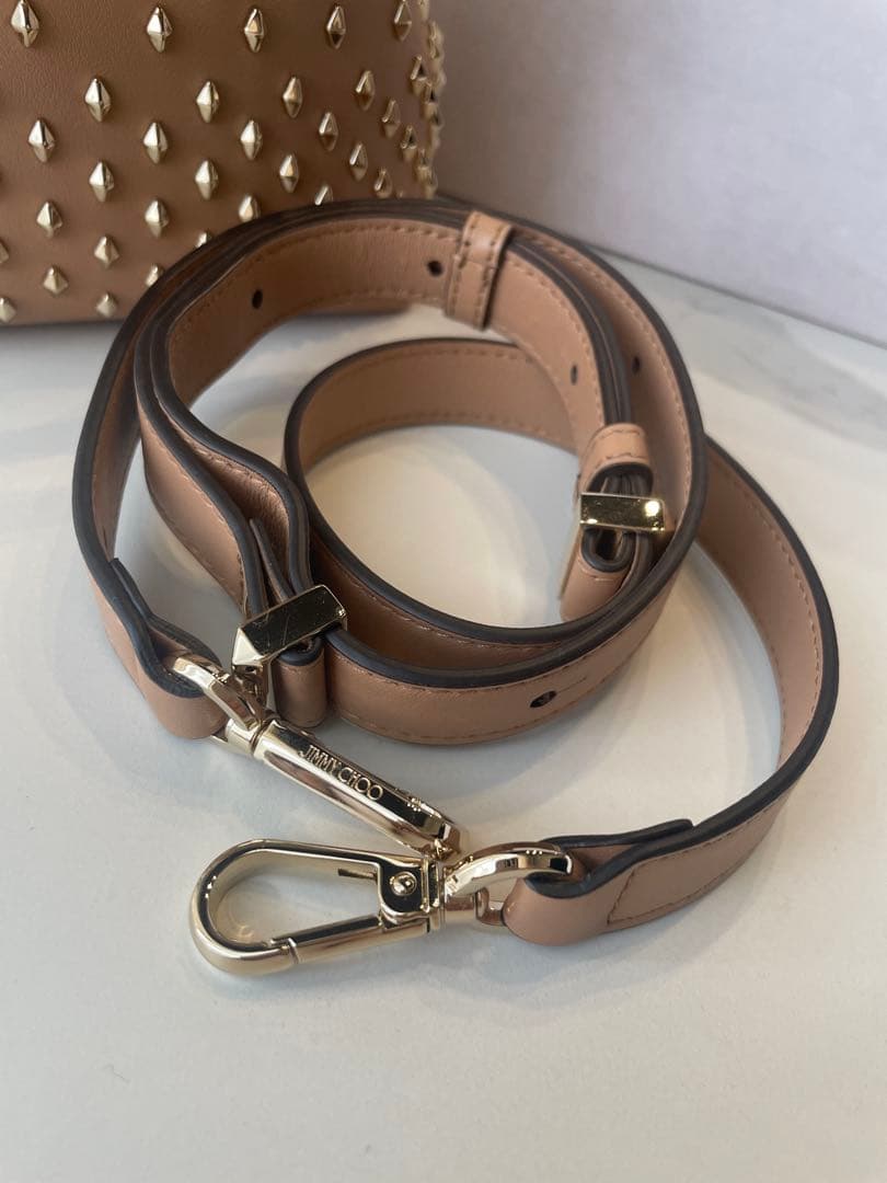 Jimmy Choo ボンボンスタッズ付きバケットバッグほぼ未使用