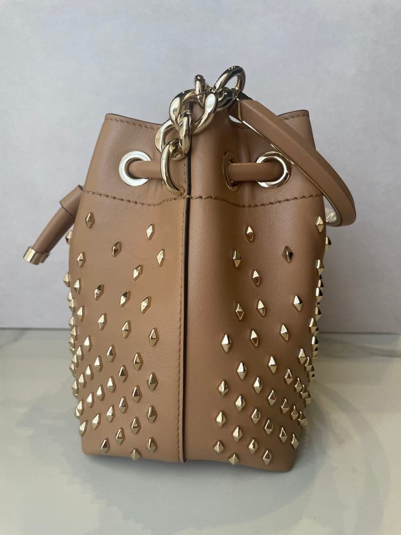 Jimmy Choo ボンボンスタッズ付きバケットバッグほぼ未使用