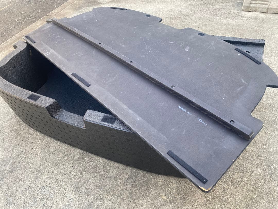 Z12キューブ　ラゲッジアンダーボックス