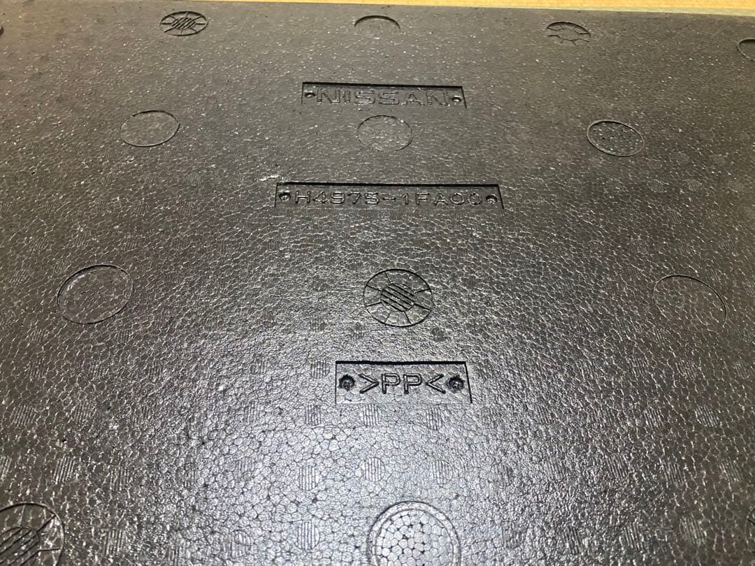 Z12キューブ　ラゲッジアンダーボックス