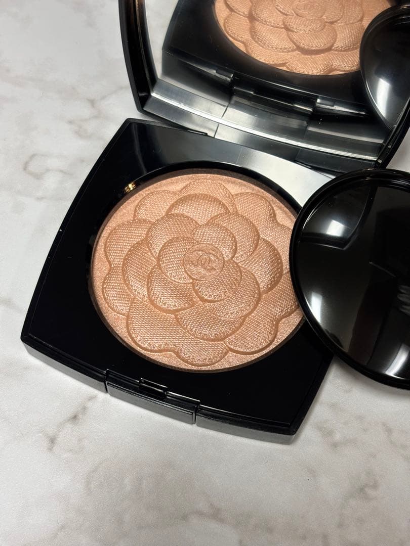 シャネル レーヴ ドゥ カメリア （フェイスパウダー）