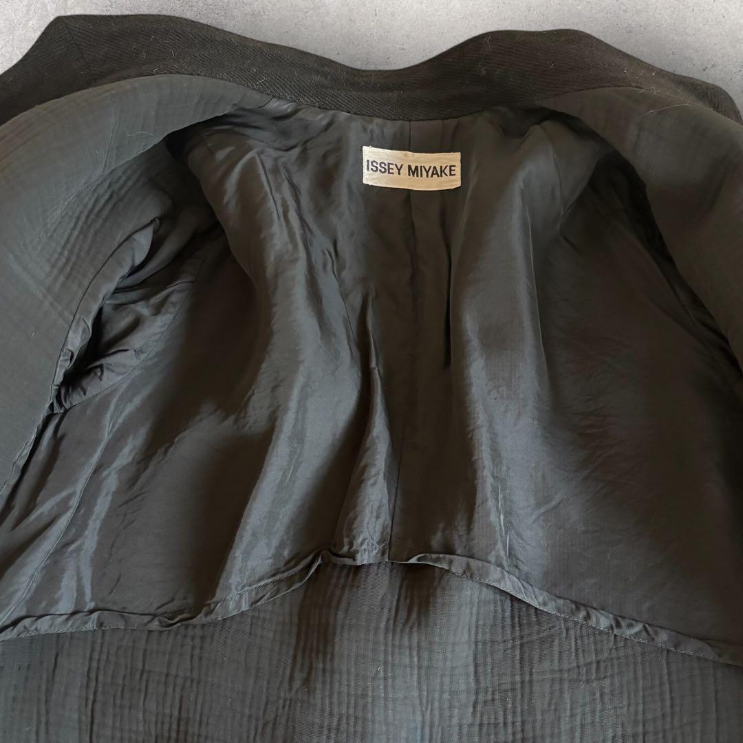 ISSEY MIYAKE イッセイミヤケ 立体裁断コート ブラック