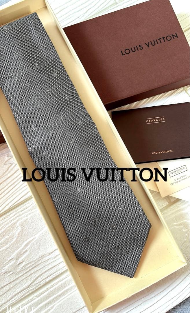 パ*ラ様 LOUIS VUITTON グレー ネクタイ　新品
