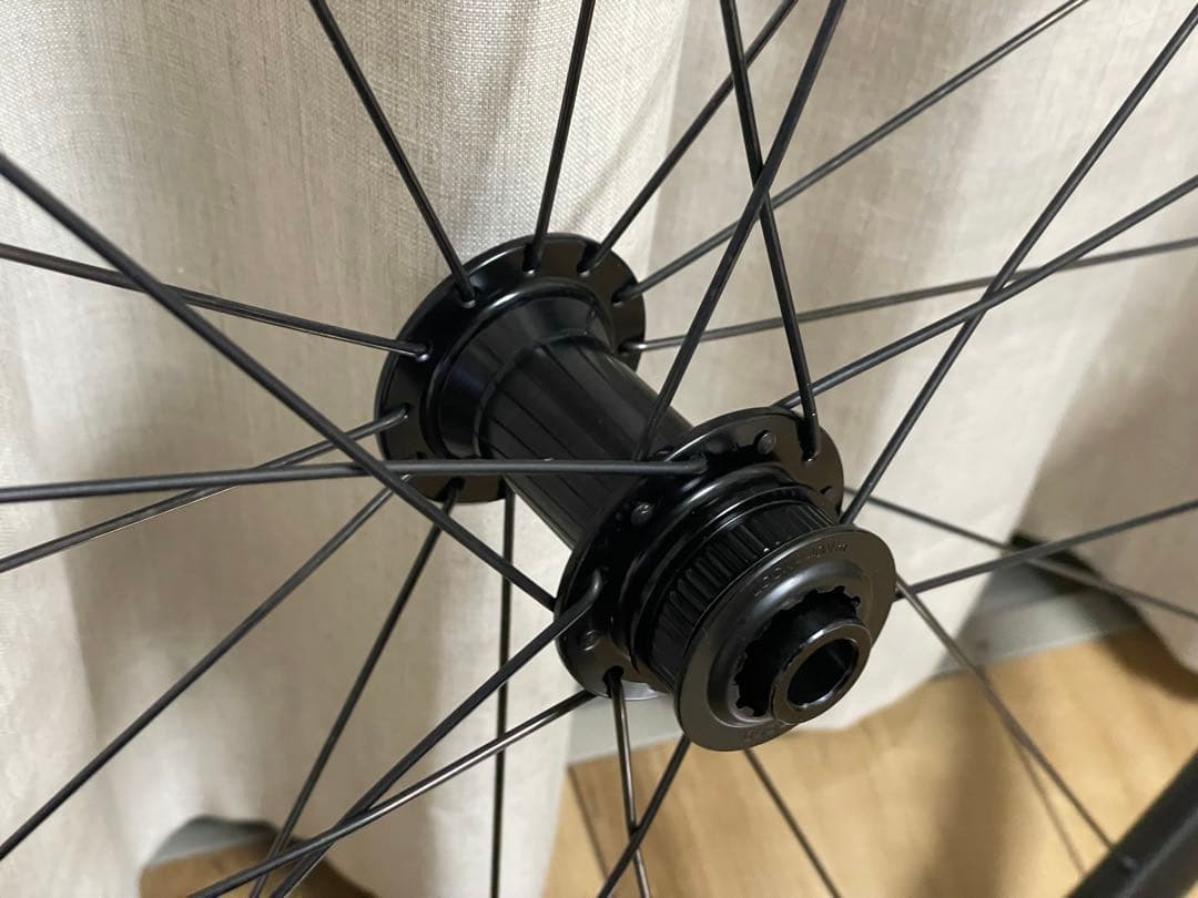 DT SWISS R470 Discフルシールドベアリングハブ　シマノ11/12