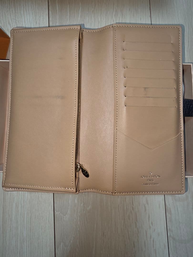 LOUIS VUITTON LV ヴェルティカルウォレット