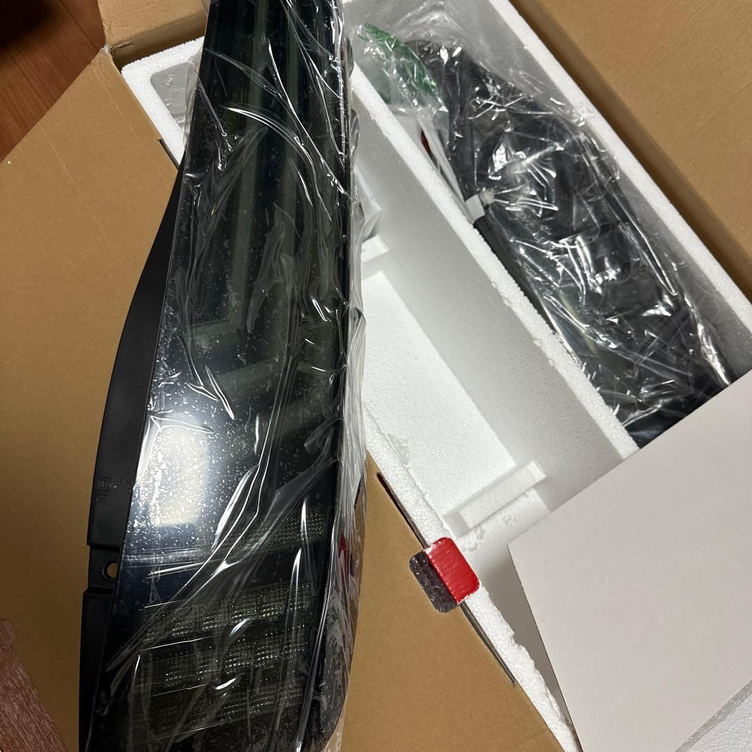 VALENTI80系ノア.ヴォクシー.エスクァイア.ジュエルLEDテールREVO