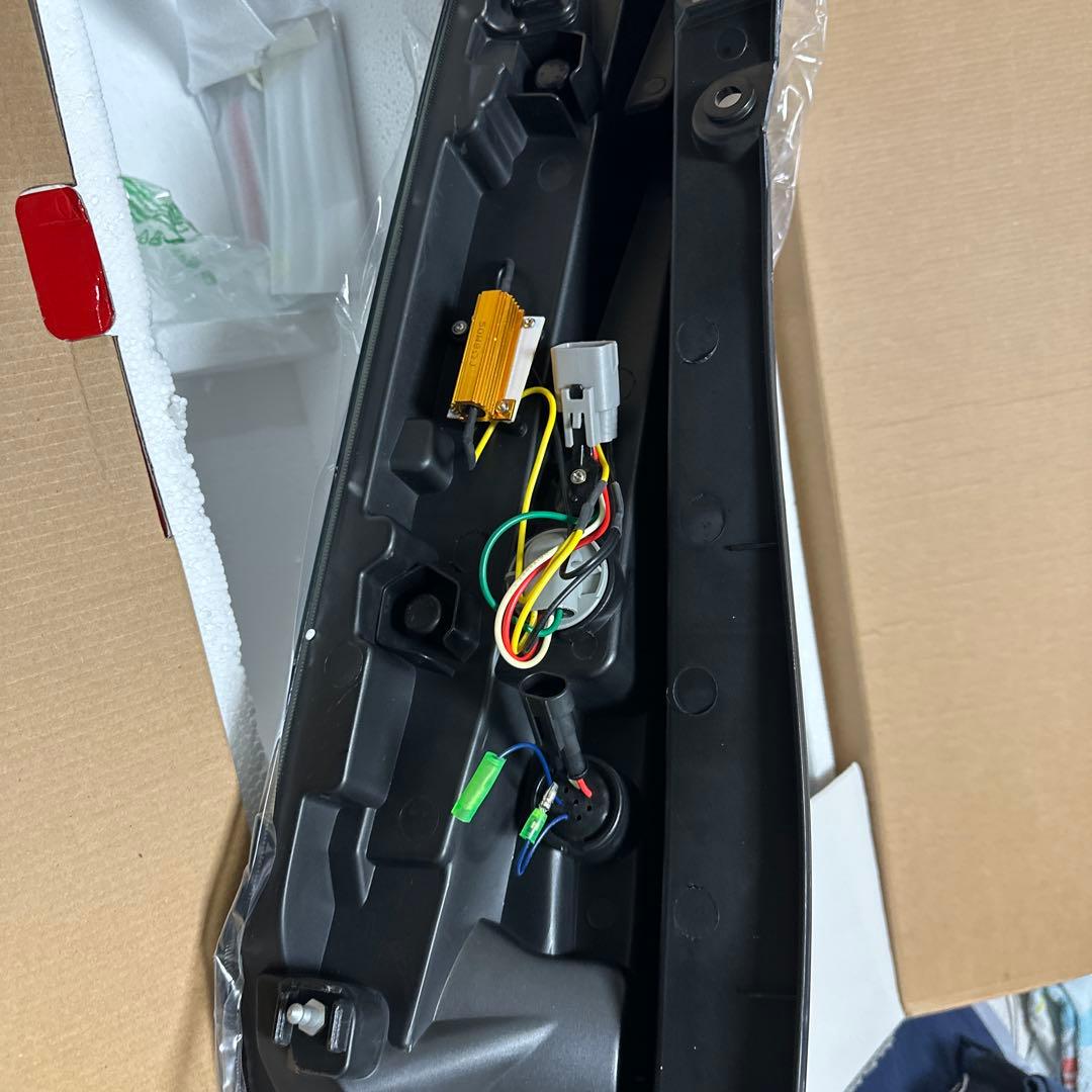 VALENTI80系ノア.ヴォクシー.エスクァイア.ジュエルLEDテールREVO