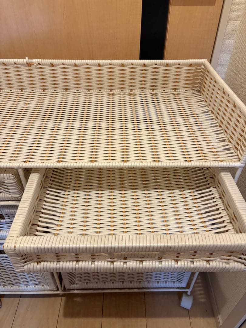 ⭐︎希少⭐︎ 北欧　ホワイトラタンチェスト　キャビネット　3段　6杯　キャリー付