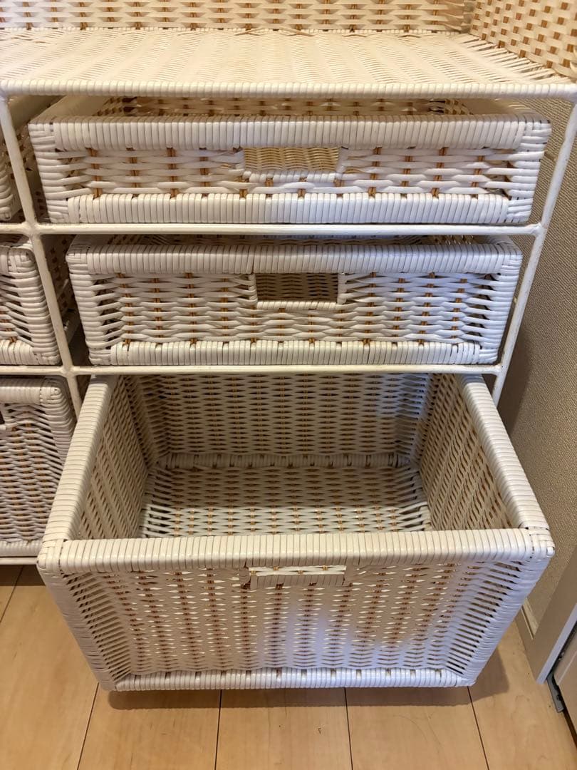 ⭐︎希少⭐︎ 北欧　ホワイトラタンチェスト　キャビネット　3段　6杯　キャリー付