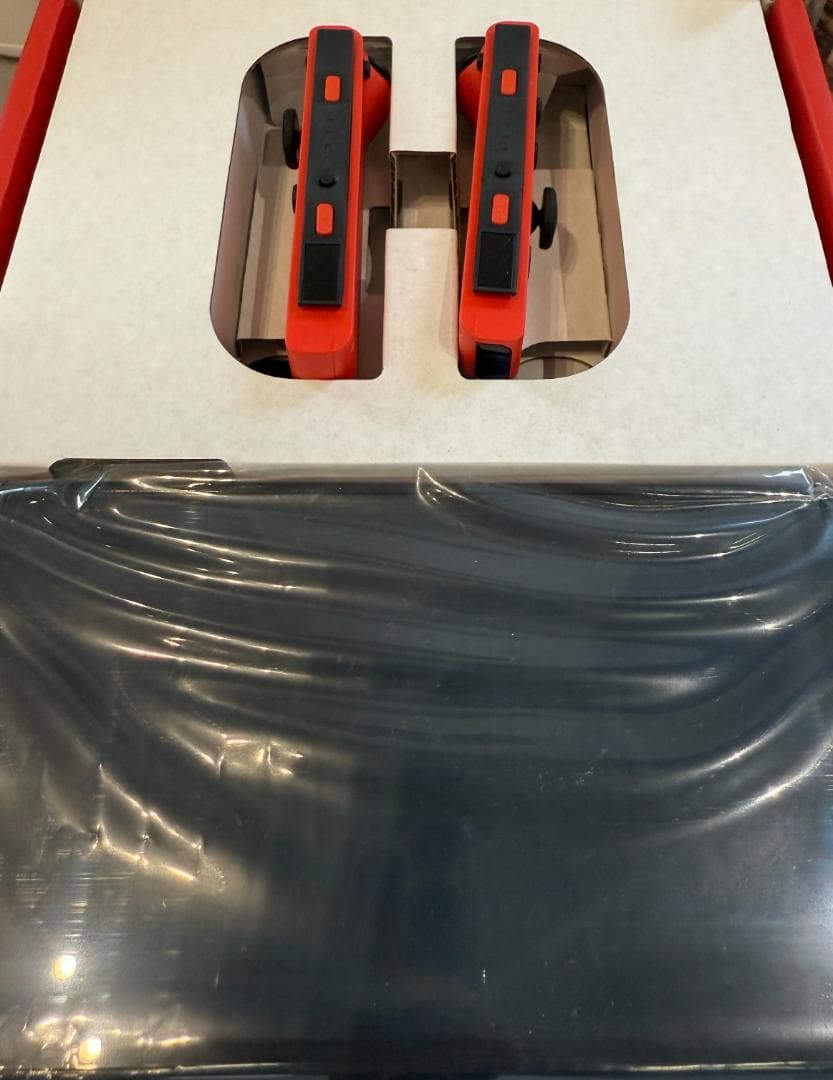 新品同様　Nintendo Switch 有機ELモデル マリオレッド