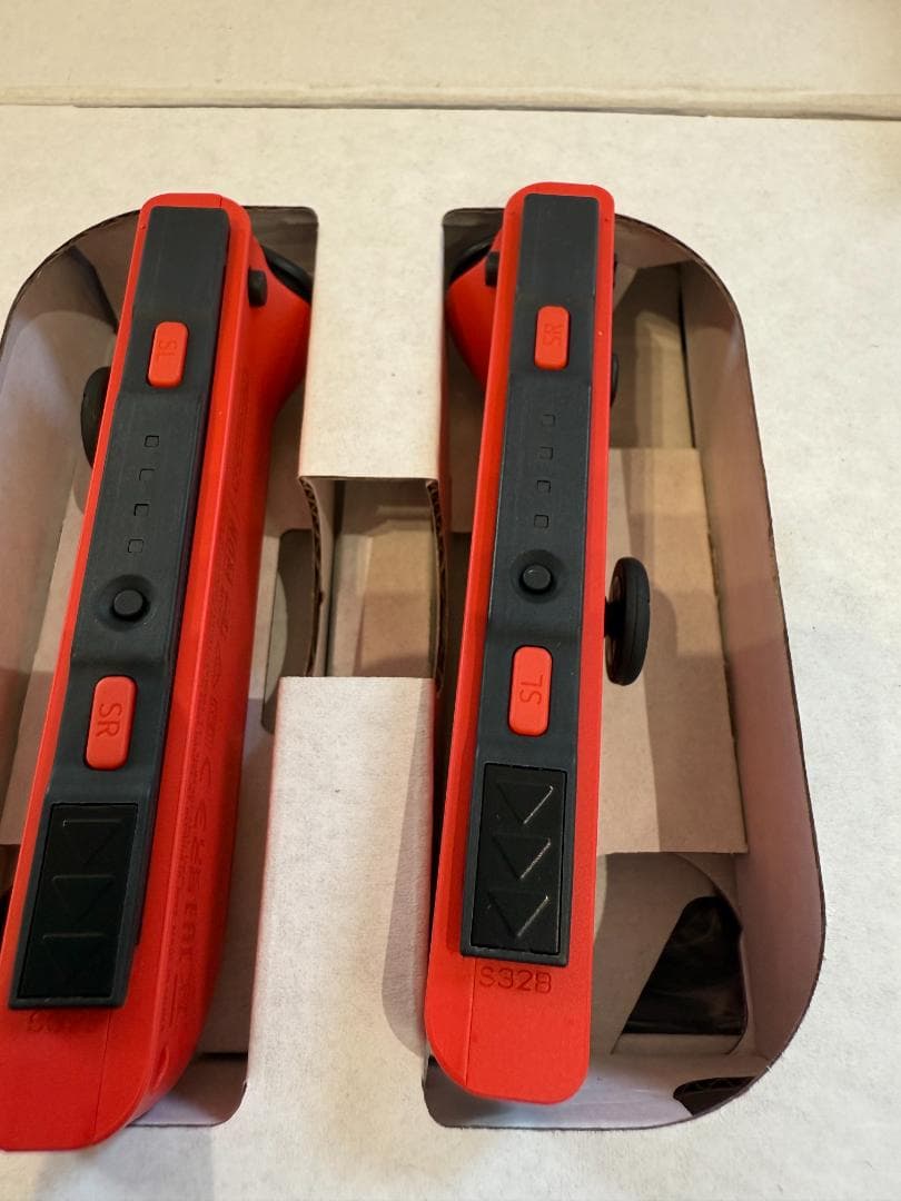 新品同様　Nintendo Switch 有機ELモデル マリオレッド