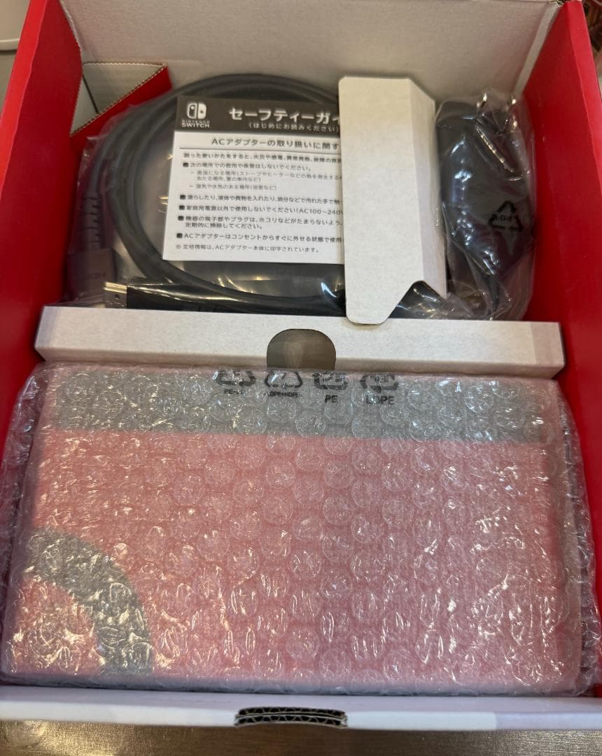 新品同様　Nintendo Switch 有機ELモデル マリオレッド