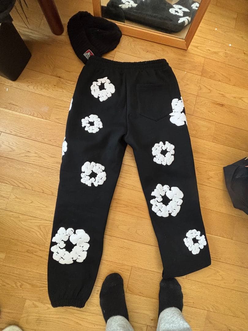 DENIMTears 花柄プリント ジョガーパンツ 黒