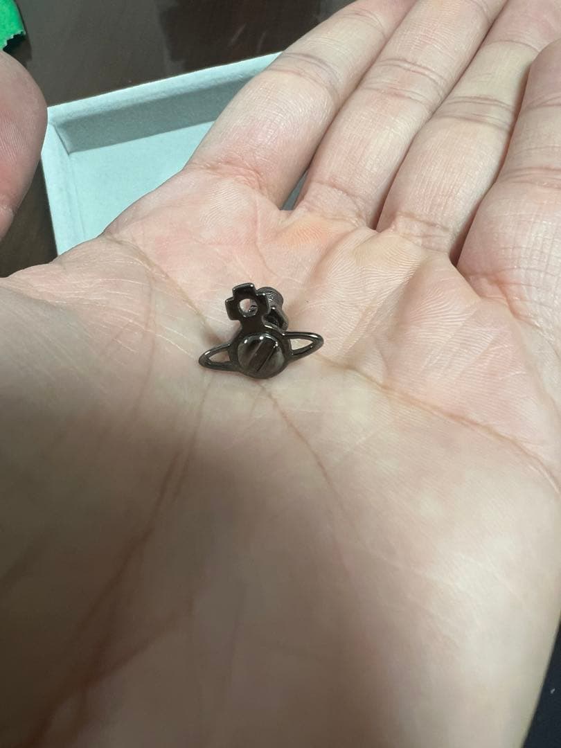 シーマ　 Vivienne Westwood ピアス 片耳 ネジ