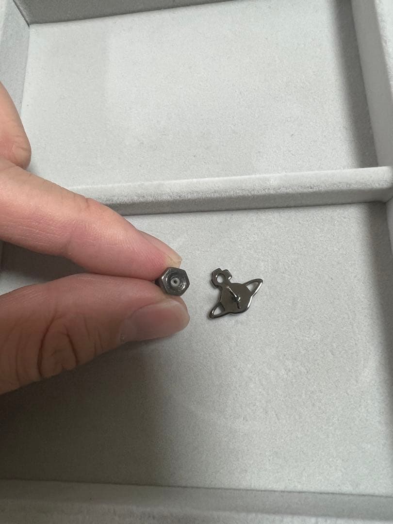 シーマ　 Vivienne Westwood ピアス 片耳 ネジ