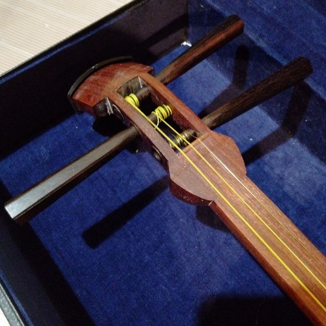 美品　三味線　　2.6cm ハードケース付き