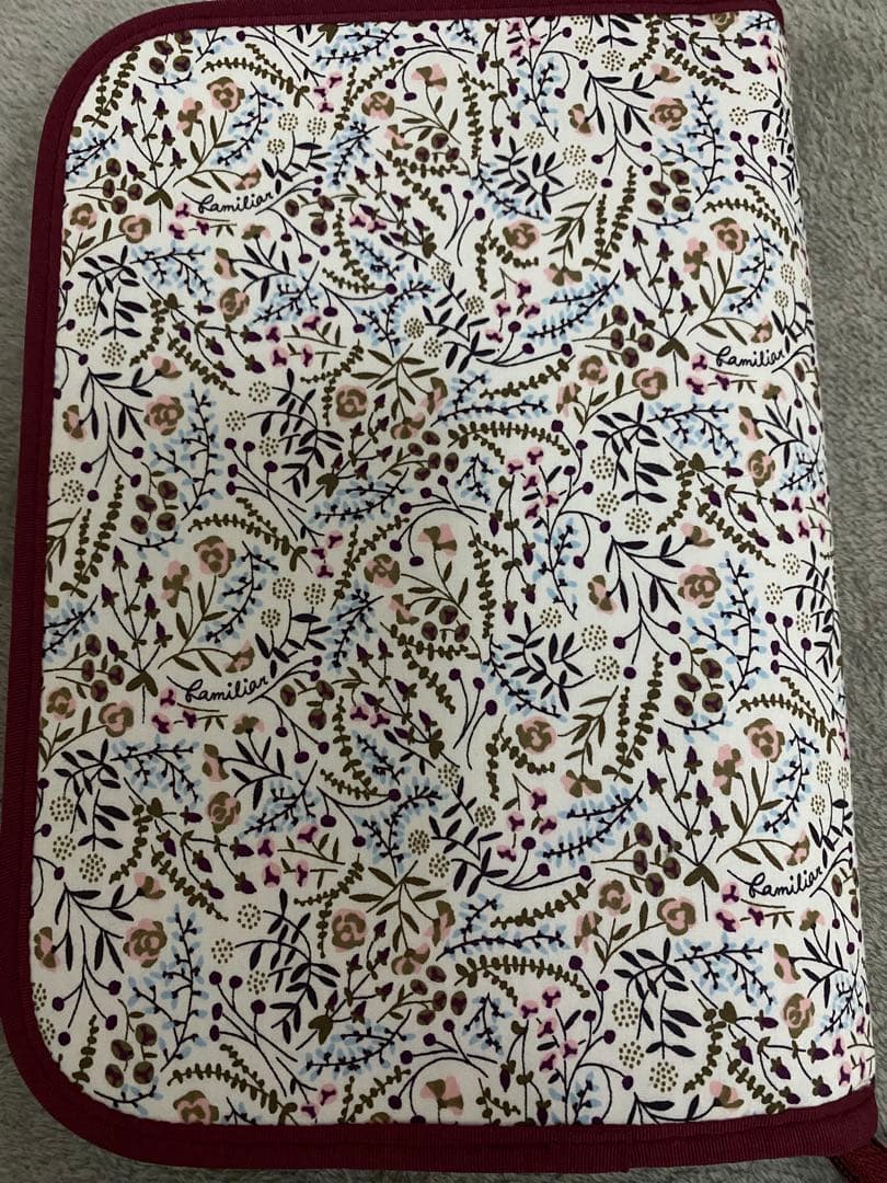 ファミリア　母子手帳ケース　リバティ柄　赤