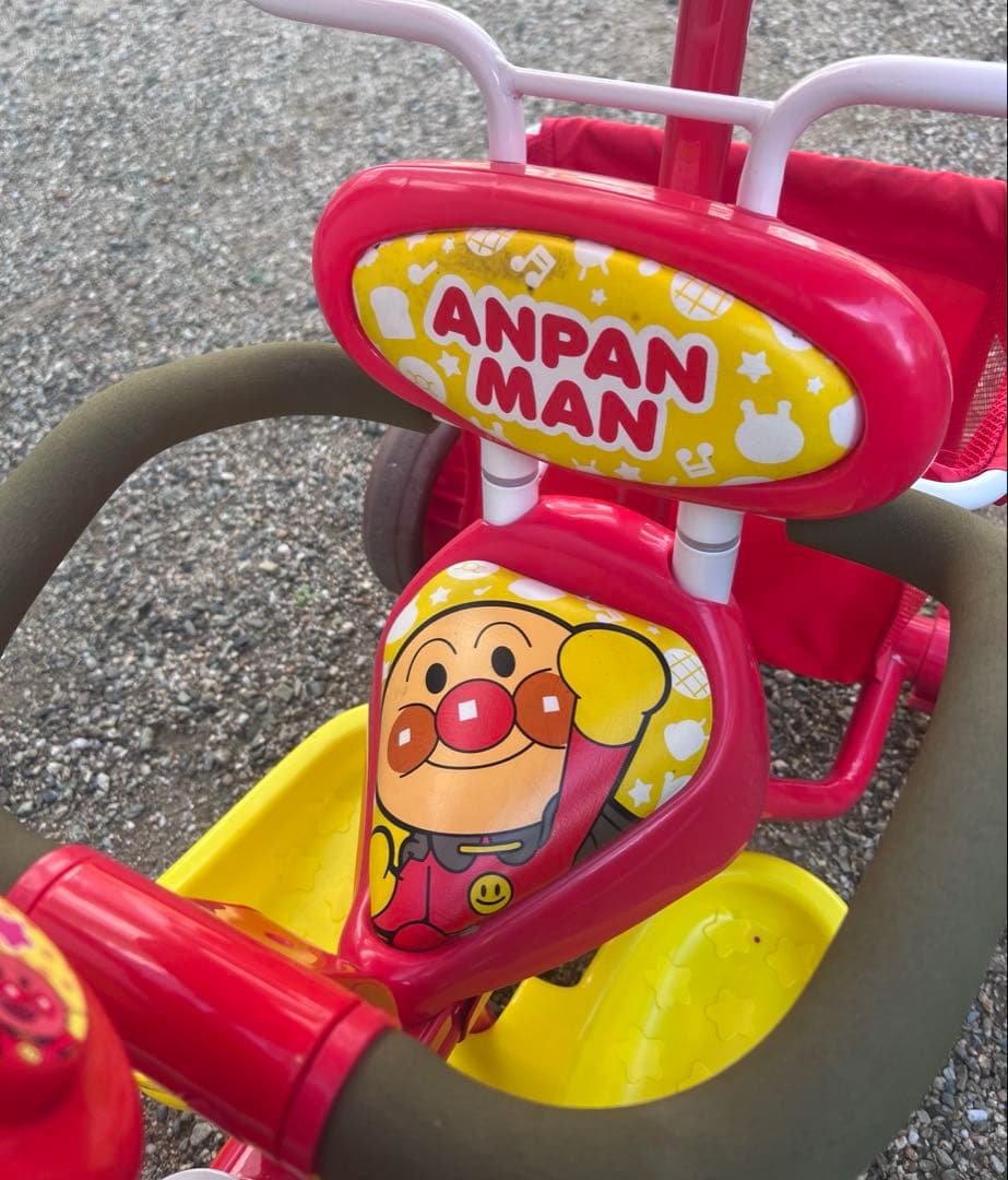 それいけ！アンパンマン デラックス三輪車 赤い色 日よけ付き
