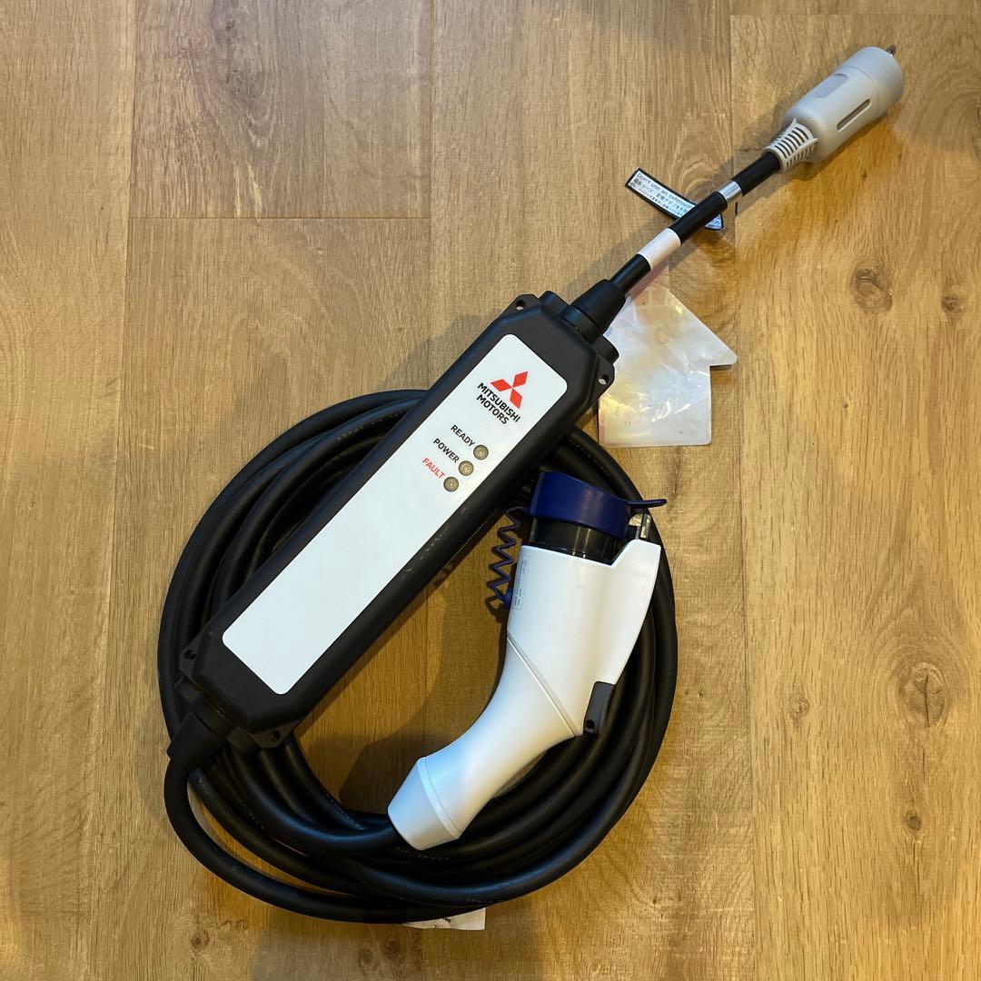 三菱アウトランダーPHEV GN0W純正200V充電ケーブル　2023年　電気