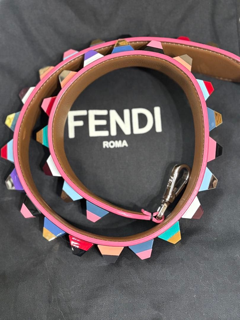 お値下げしました。 美品傷無し！ FENDI ショルダーストラップ
