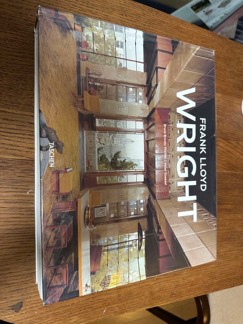 FRANK LLOYD WRIGHT アートブック　（洋書）