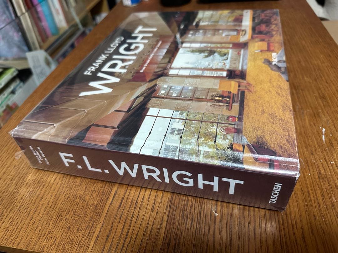 FRANK LLOYD WRIGHT アートブック　（洋書）