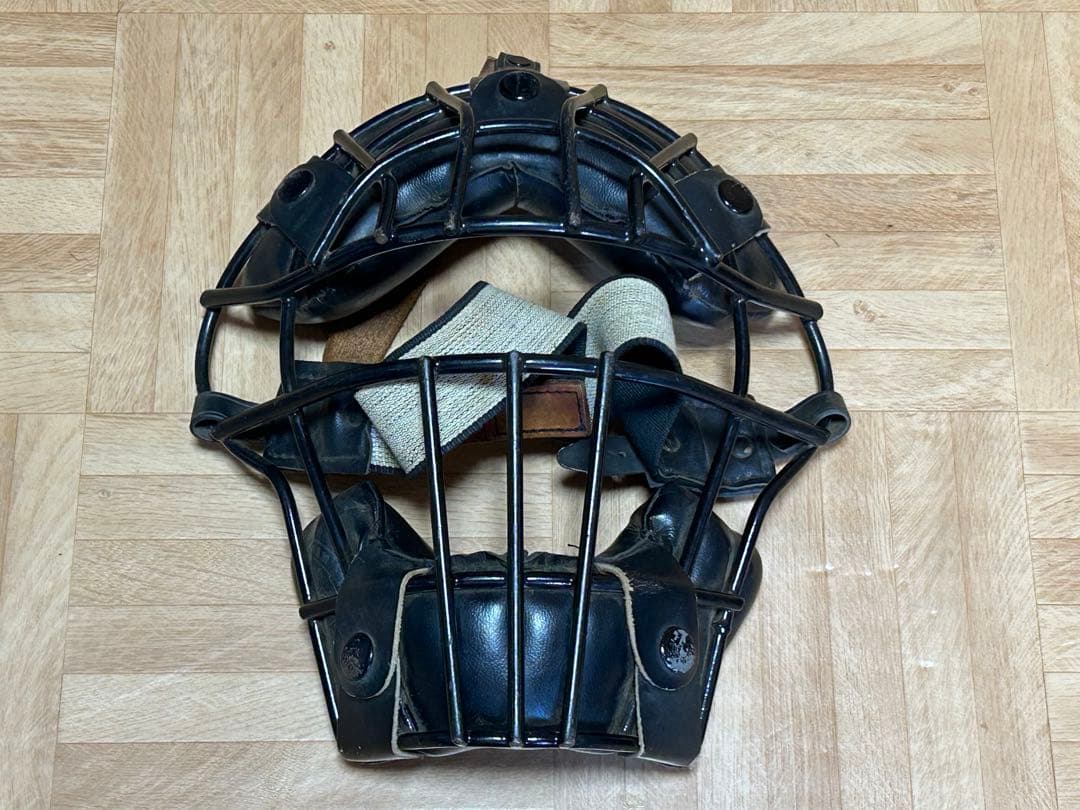 キャッチャー防具4点＋ヘルメット2点＋審判用マスク＋バック＋おまけ