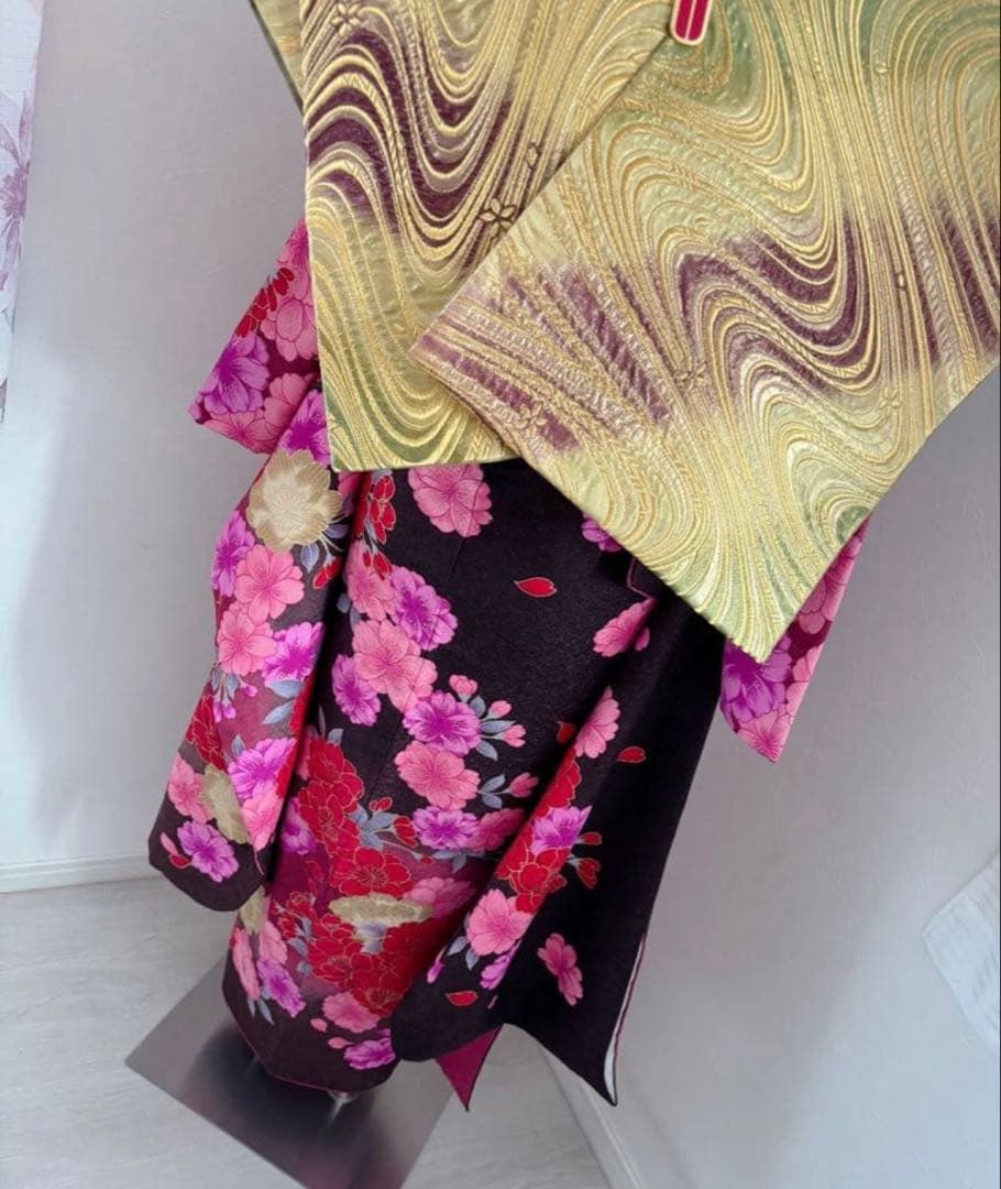 未使用に近い　正絹豪華フルセット　赤黒花柄振袖 牡丹　桜　成人式に　パールトーン