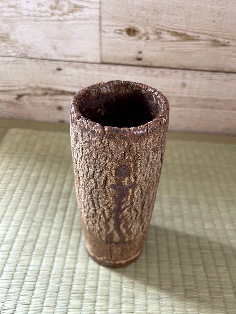 河本五郎　作　灰釉竜花入　共箱あり