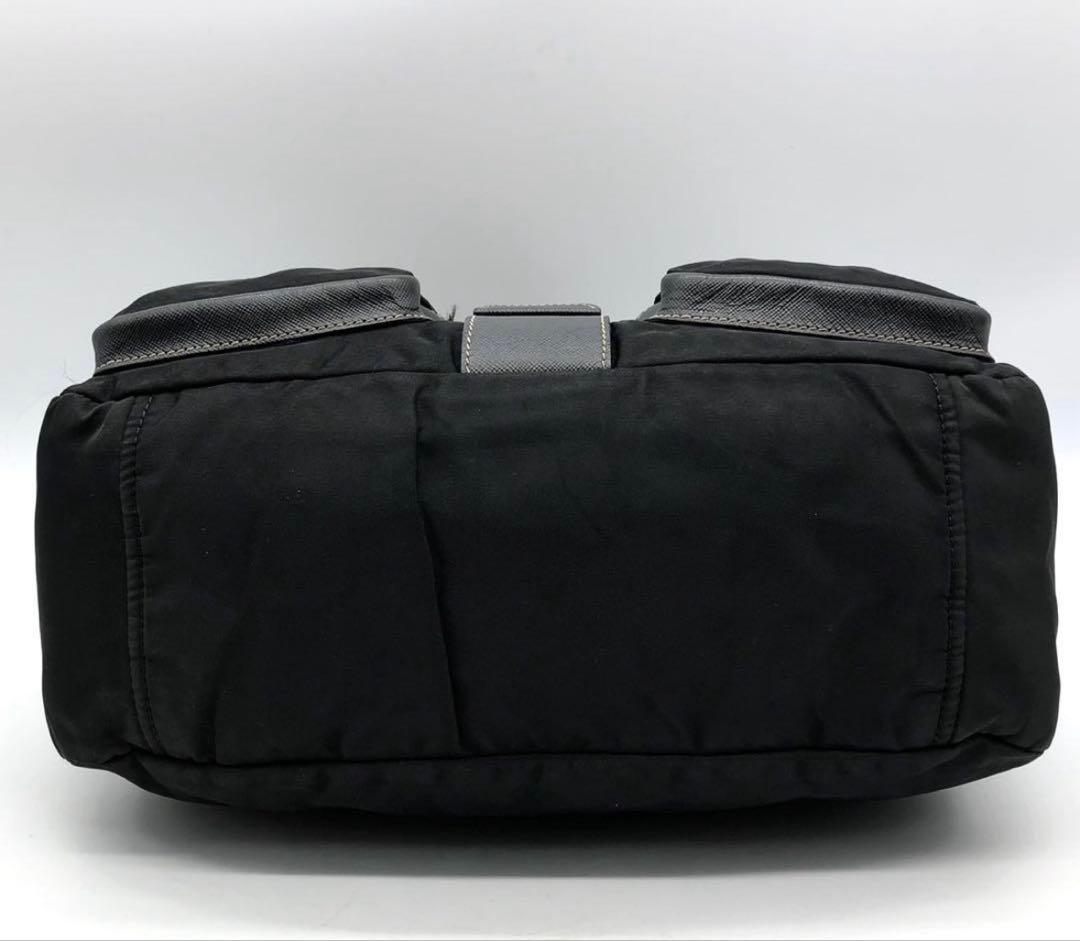 【極美品】 PRADA ショルダーバッグ 三角ロゴプレート ナイロン レザー