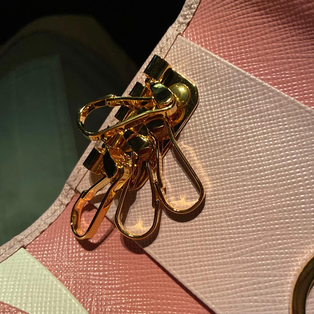 新品未使用品　箱・ギャランティ付き　PRADA プラダ　キーケース
