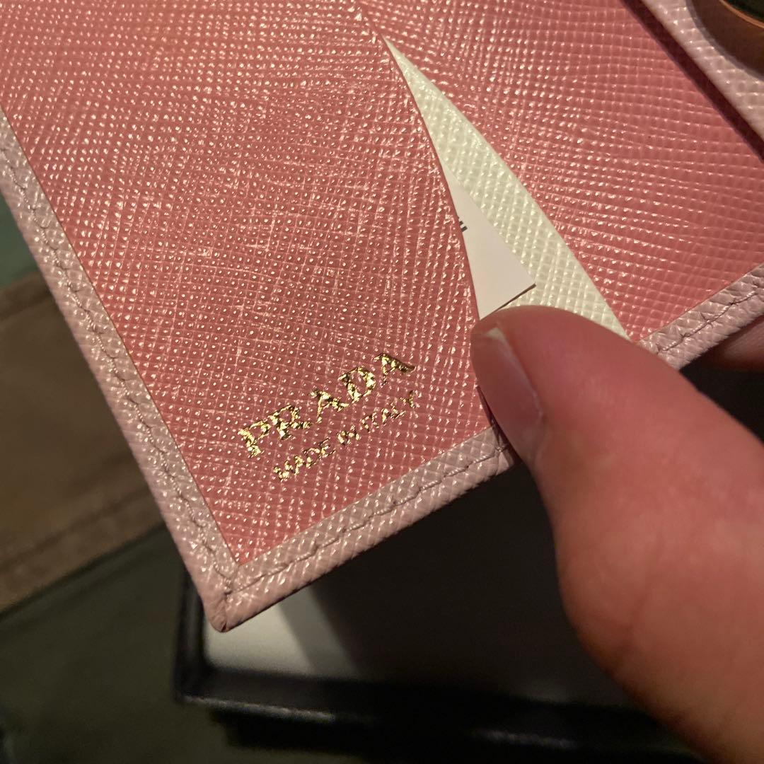 新品未使用品　箱・ギャランティ付き　PRADA プラダ　キーケース