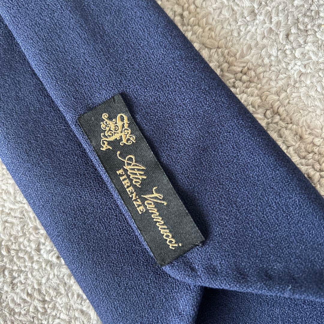 アットヴァンヌッチ ソリッド セッテピエゲ ネイビー ネクタイ