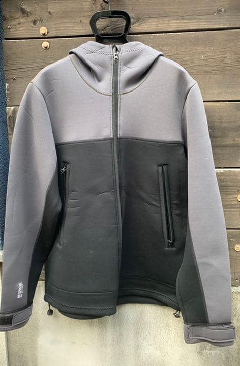 ハワイのブランドの長袖ウエット