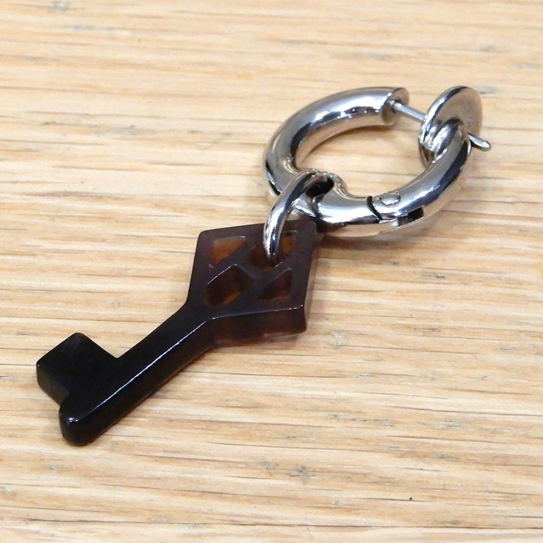 超美品 エルメス 24AW シングルピアス クレH バッファローホーン メタル