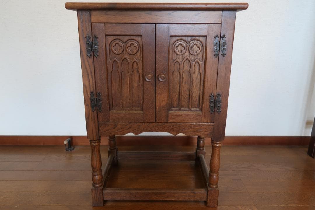 y*m様 キャビネット　観音開き　アンティーク家具