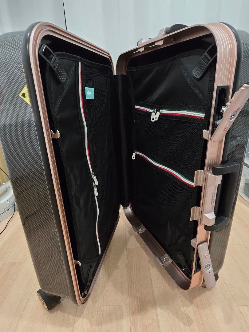 レジェンドウォーカー キャリーケース M 68L ブラック ピンク