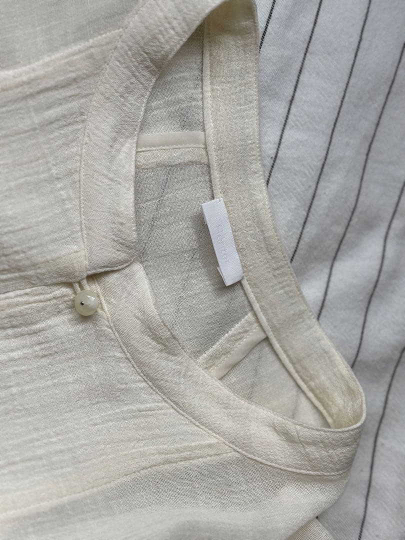 Heriter cotton voile blouse オフホワイト