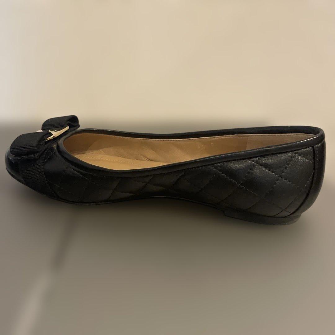 ◉フェラガモ　フラットシューズ　サイズ6 1/2 　靴の裏側のみ汚れあり