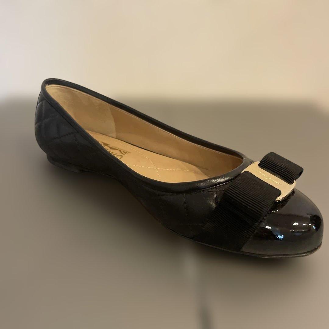 ◉フェラガモ　フラットシューズ　サイズ6 1/2 　靴の裏側のみ汚れあり