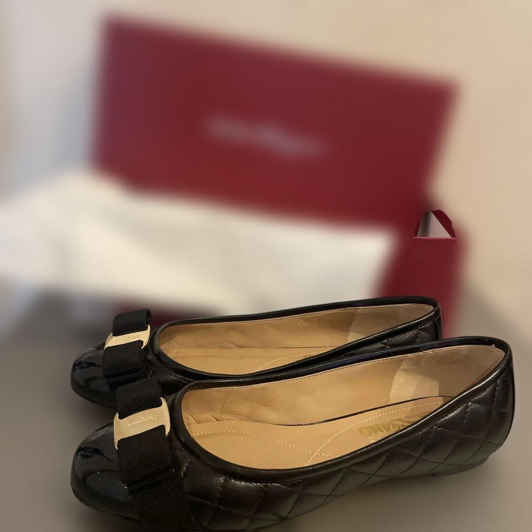 ◉フェラガモ　フラットシューズ　サイズ6 1/2 　靴の裏側のみ汚れあり