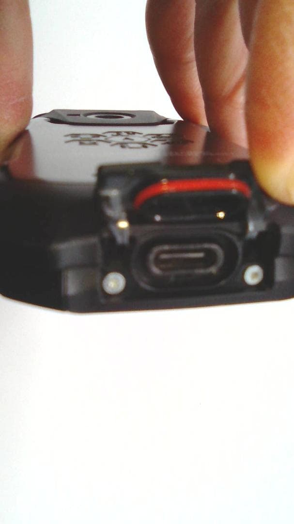 MC1064 KYY31 au ブラック SIMロック解除済み