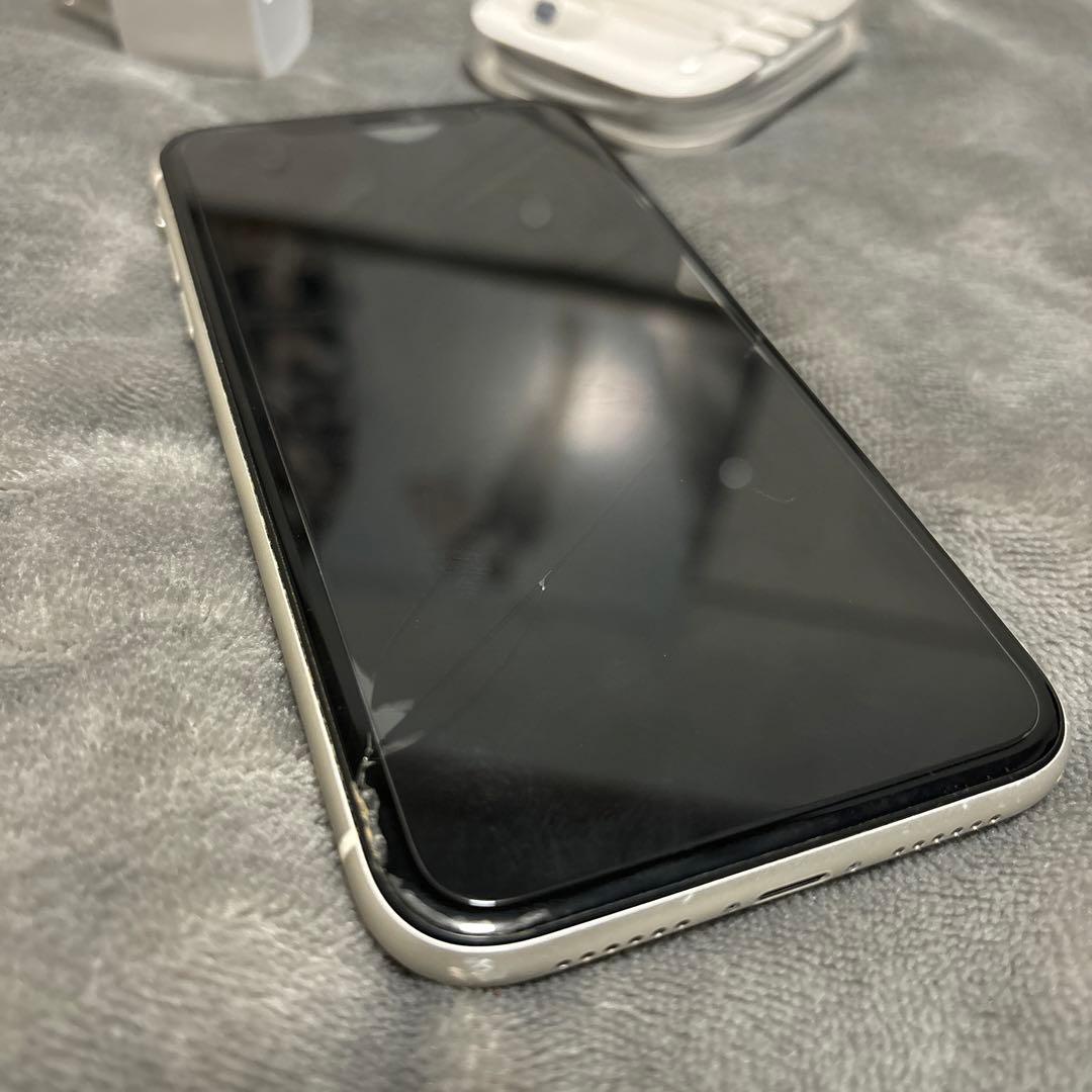 iPhone 11 ホワイト64GB 本体 充電器・イヤフォン付き