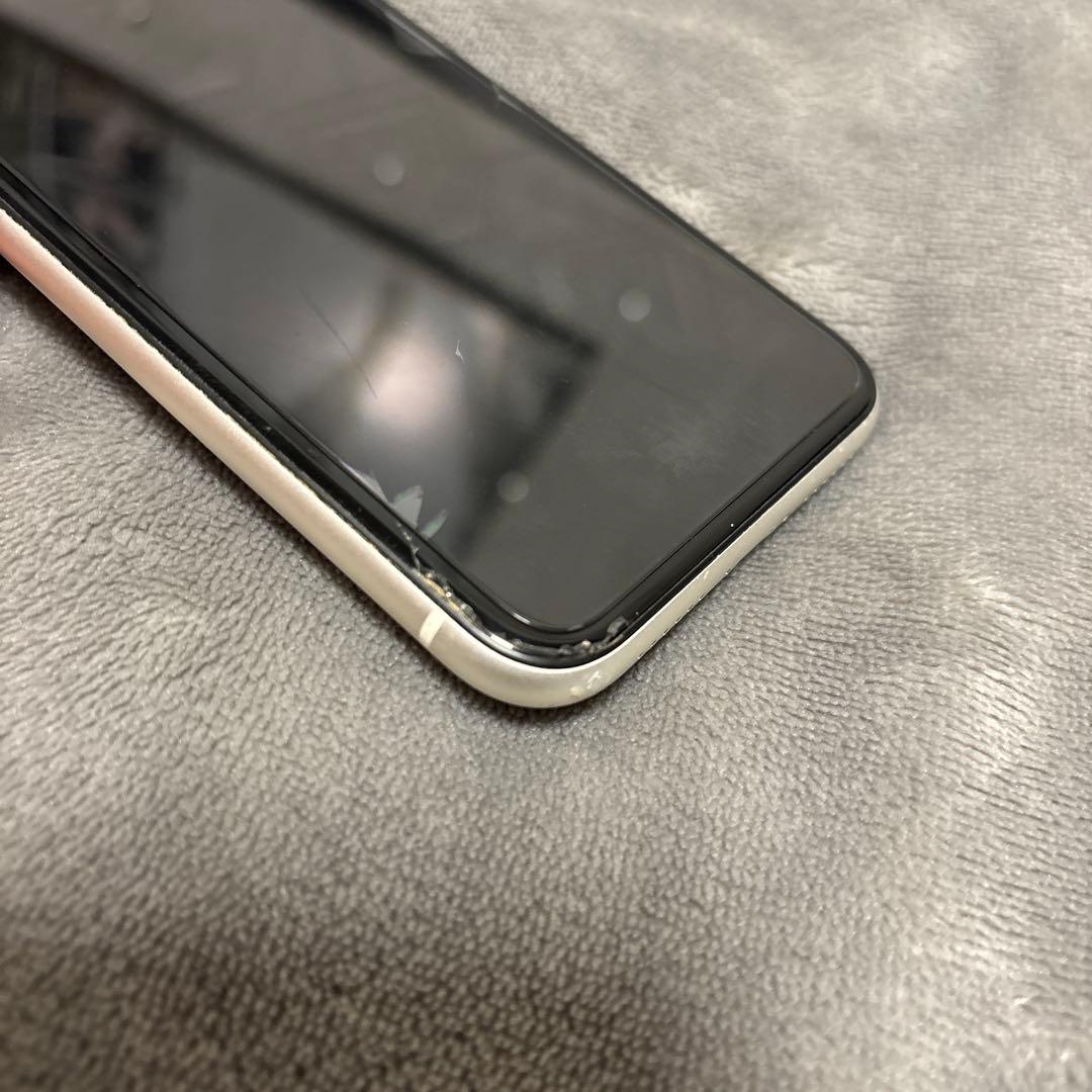 iPhone 11 ホワイト64GB 本体 充電器・イヤフォン付き