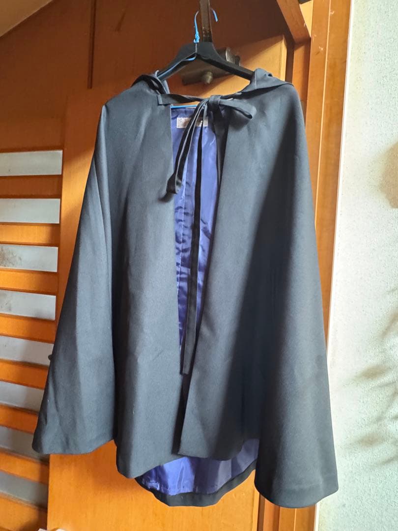 アトリエボズ　黒いフード付きケープコート　着物にも