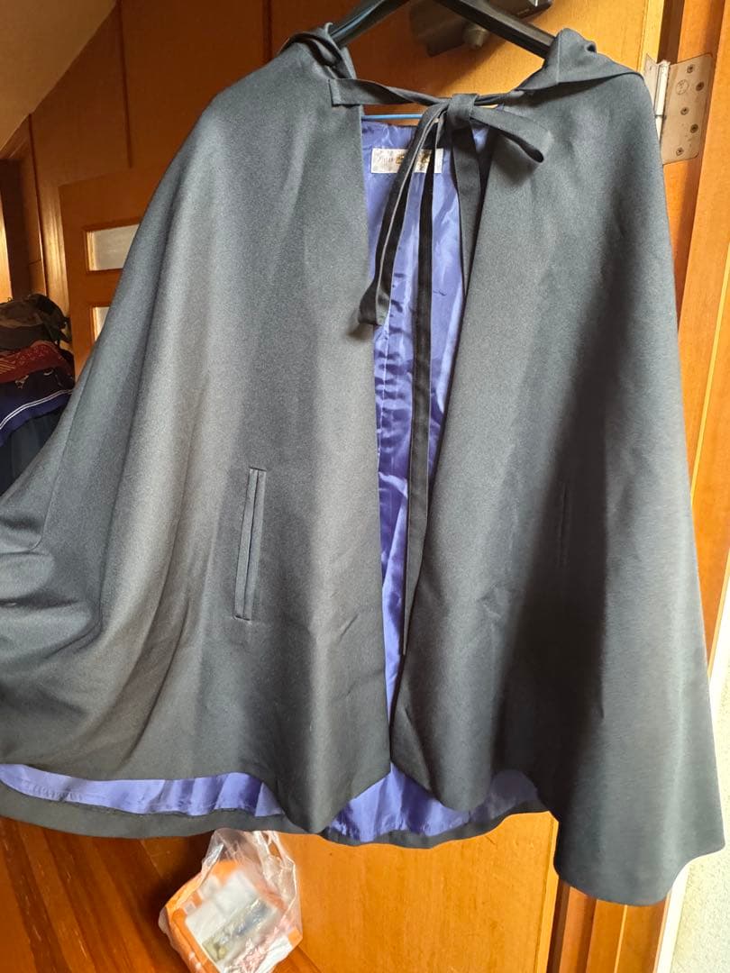 アトリエボズ　黒いフード付きケープコート　着物にも