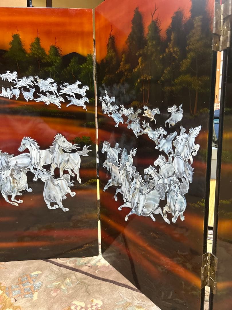 中国美術　螺鈿細工　衝立漆塗り　万馬奔騰図　令和8年干支