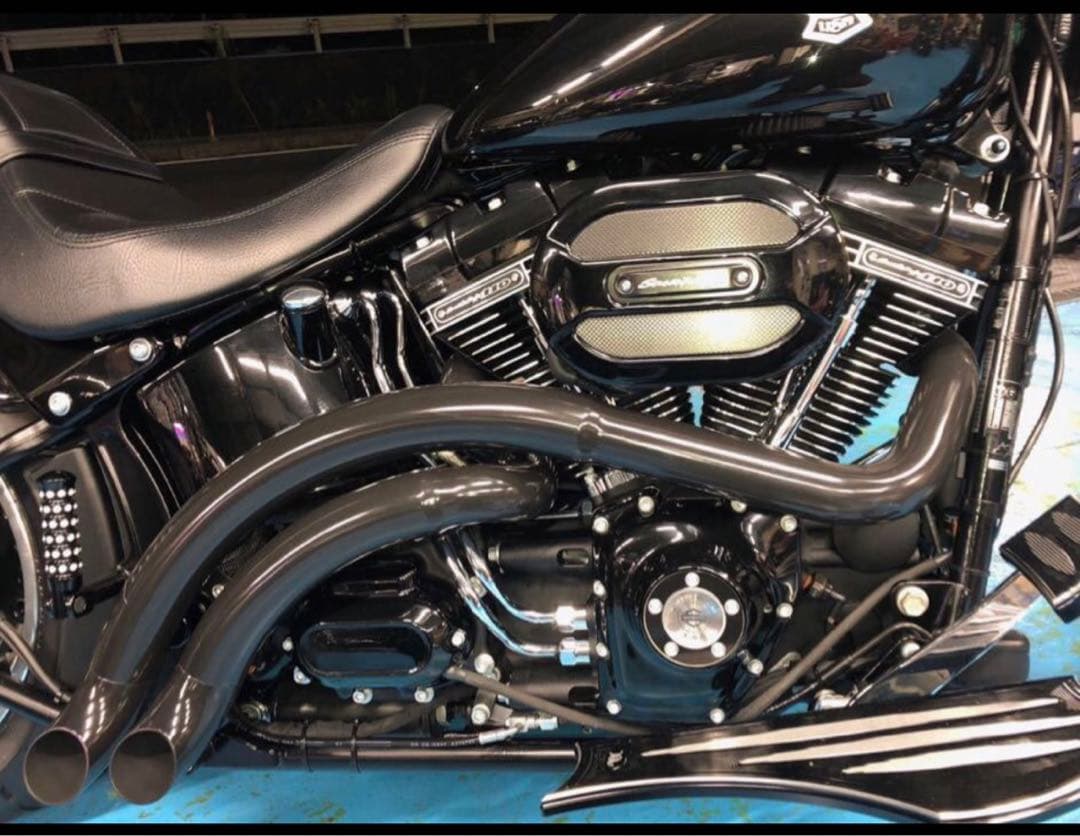 t*o様 ハーレー　ワンオフマフラー　BAD LAND製　カスタムマフラー