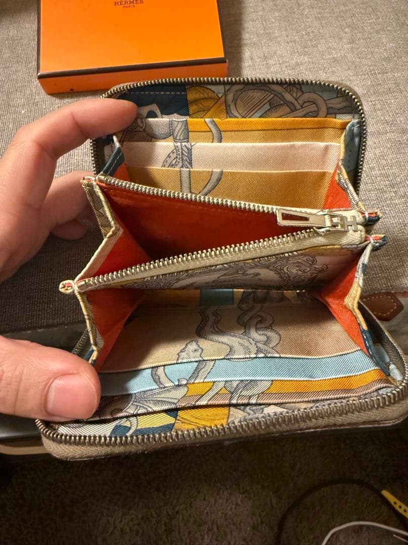 エルメス　シルクイン　コンパクト　エトゥープ